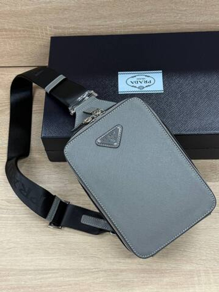 Сумка-слинг Prada