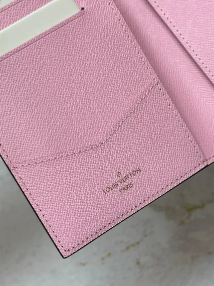 Обложка для паспорта Louis Vuitton Vivienne Skating