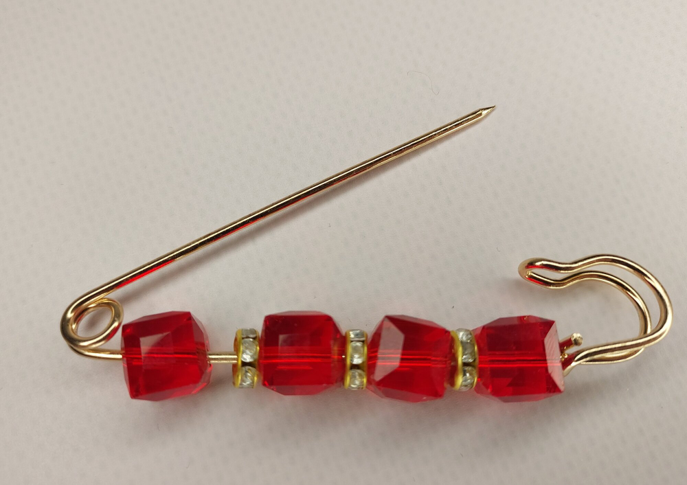 Булавка брошь "Красные камешки" для кардигана, пальто, платков, костюмов, шарфа, одежды .Цвет ярко красный.