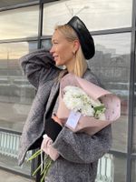 Авторский кулек из хризантемы, ромашки и альстромерии