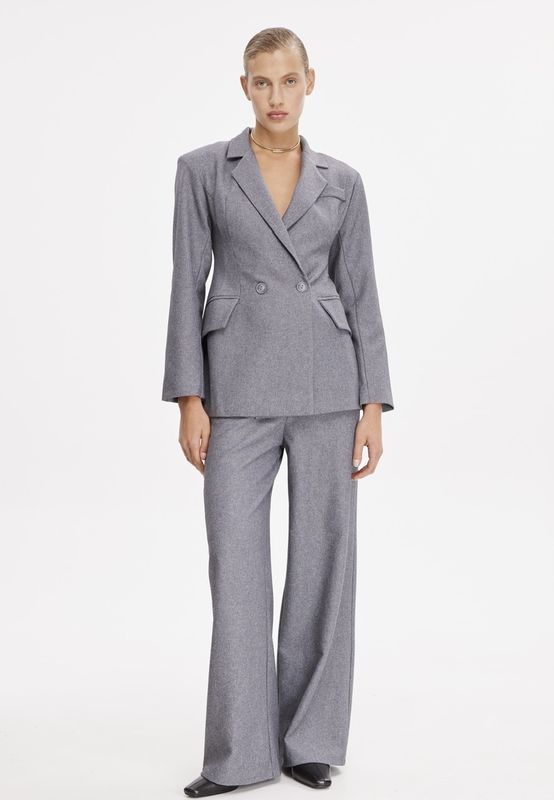 Костюм брючный с приталенным жакетом