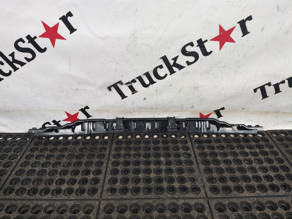 Кронштейн бампера верхний