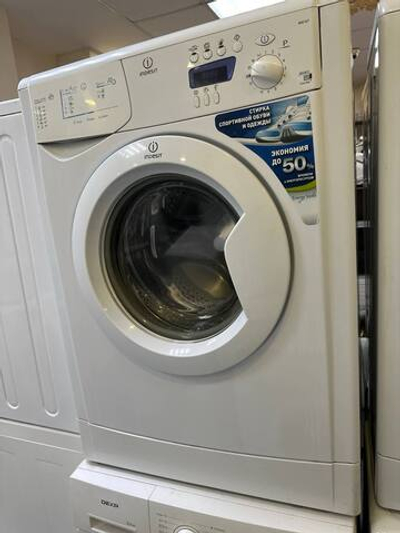 Стиральная машина Indesit WIE 107 X б/у фронтальная 5 кг до 1000 об/мин