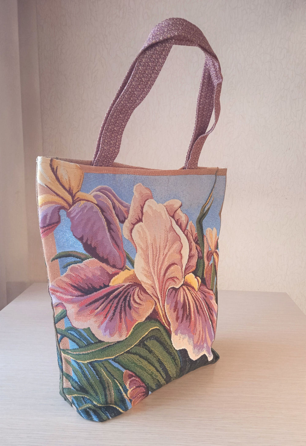 Гобеленовая сумка Ирисы (39х39х12)