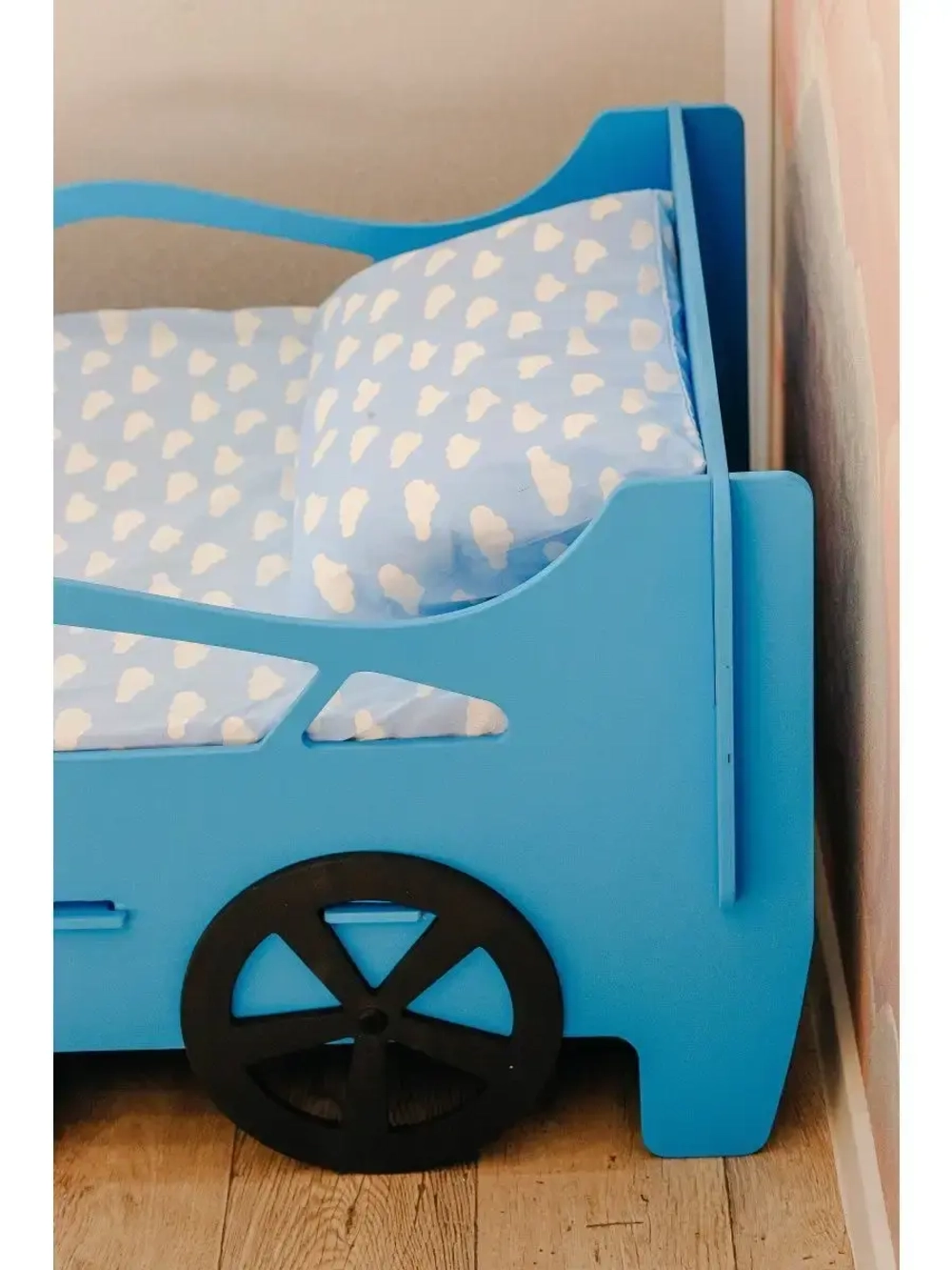 Кровать машина детская односпальная 140x70