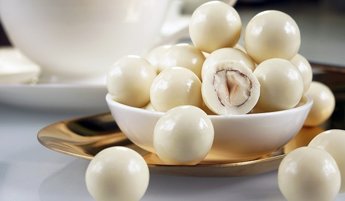 Фундук в белой шоколадной глазури РЧК AlbertHof 500г