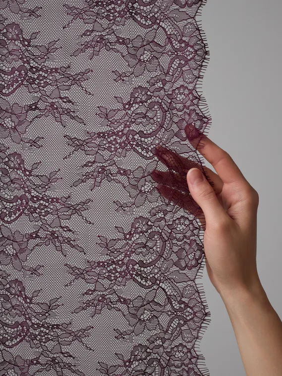 01-53 Кружево шантильи 23 см, слива 076