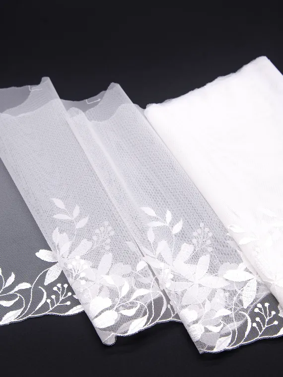 05-113 Вышивка на неэл. сетке 22 см, белый