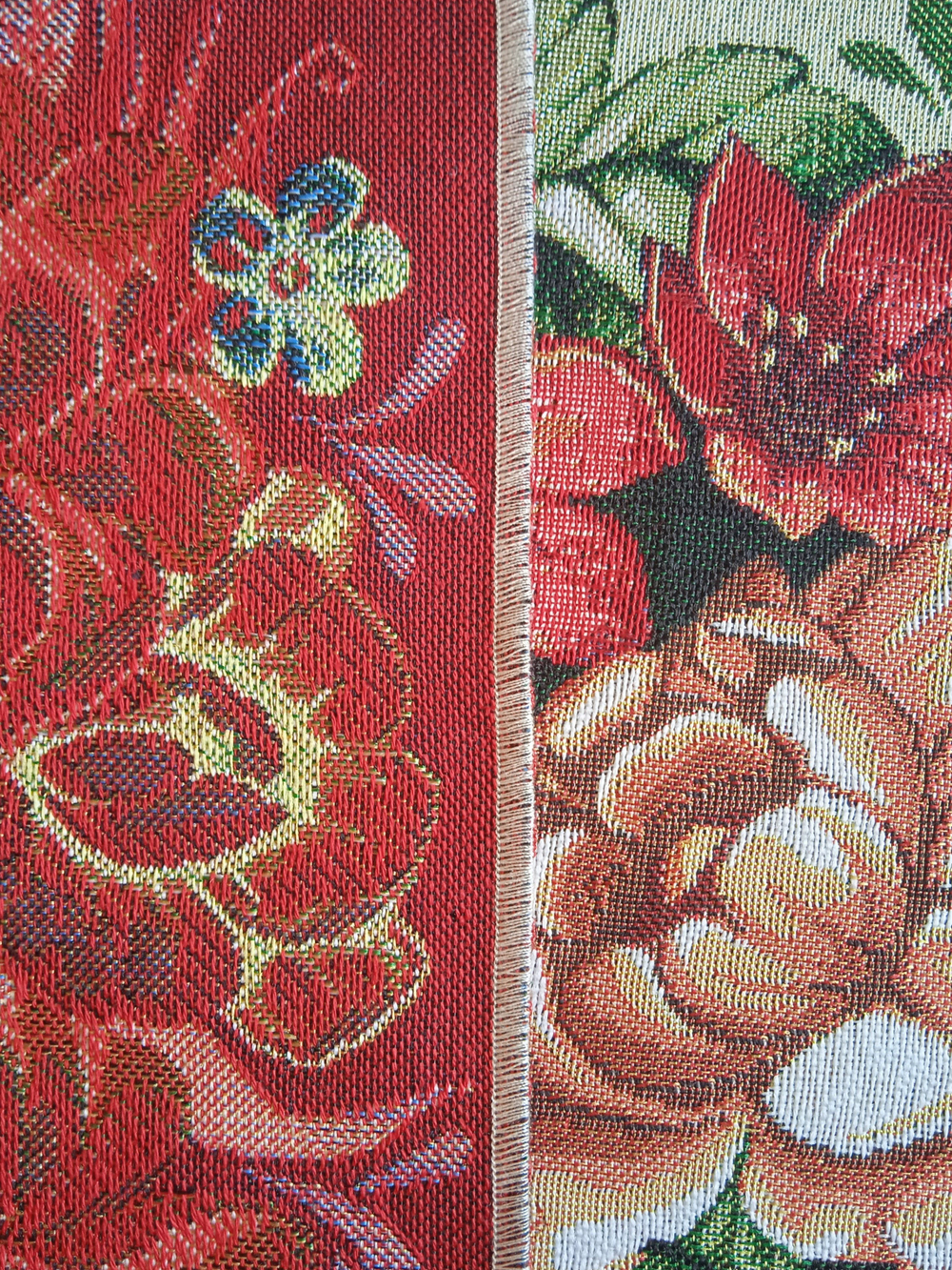 Гобеленовая столешница Цветы на светлом 30х90