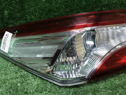 Фонарь левый внеш. Toyota Camry xv70 17-нв галоген