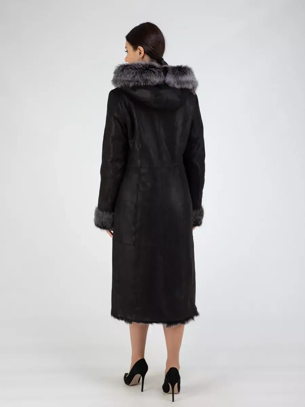 Дубленка зимняя натуральная с капюшоном длинная и теплая