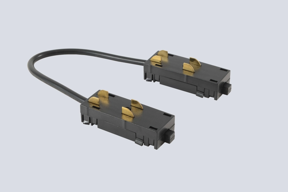 Соединитель угловой для шинопровода 220V Crystal Lux CLT 0.205 04 BL