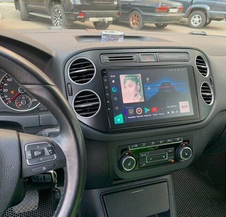 Магнитола для Volkswagen Tiguan 1 2011-2016 (рамка 9 чёрная, прямоуг. кнопка) - FarCar BM489M на Android 13, QLED, TS10, 4Гб+32Гб, CarPlay, 4G SIM-слот