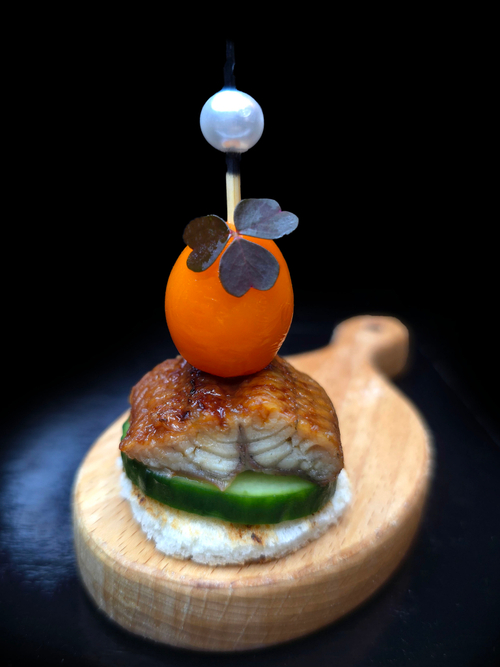 Канапе с угрем в соусе Терияки