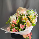 Сборный букет с альстромерией