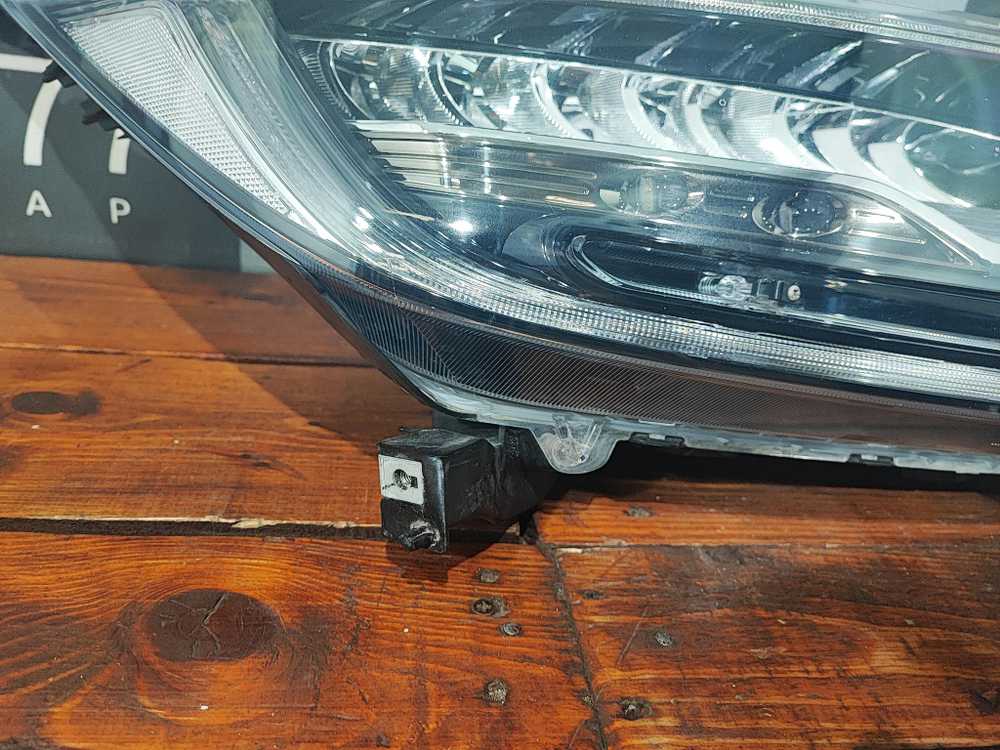 Фара правая LED Honda CR-V 5 Оригинал целая 33100TLAG11