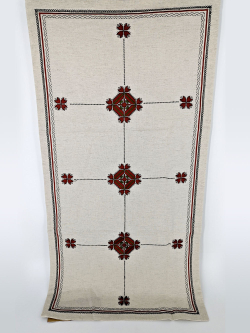 Дорожка с чувашской вышивкой
