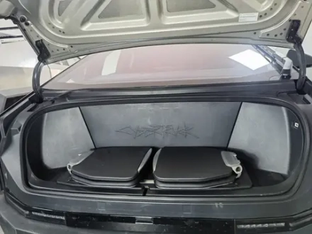 Выдвижные сиденья в багажник для Tesla Cybertruck 2023+ Тесла Кибертрак Сидения