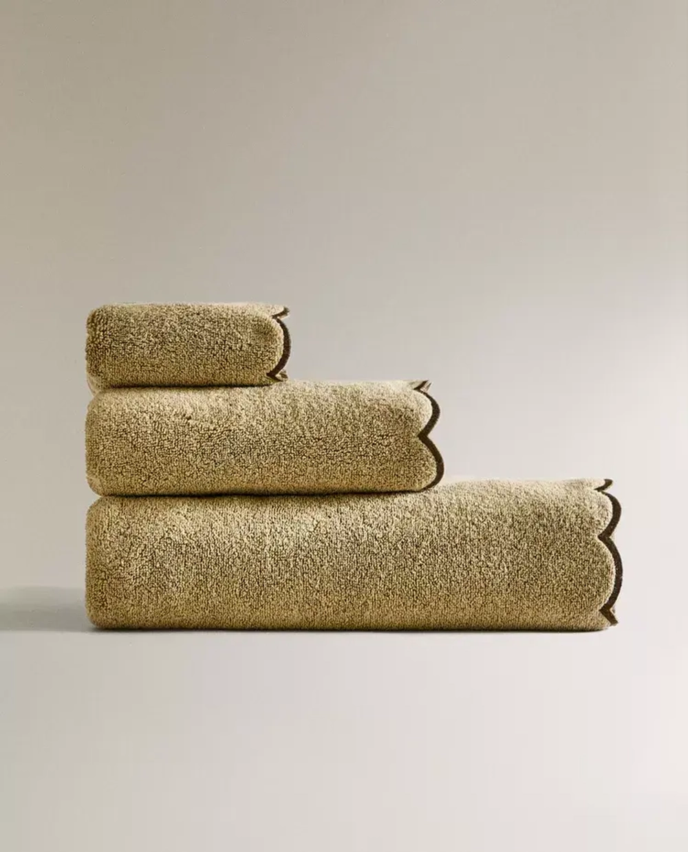 ZARA HOME БАННОЕ ПОЛОТЕНЦЕ С ВОЛНИСТОЙ КРОМКОЙ, ХАКИ