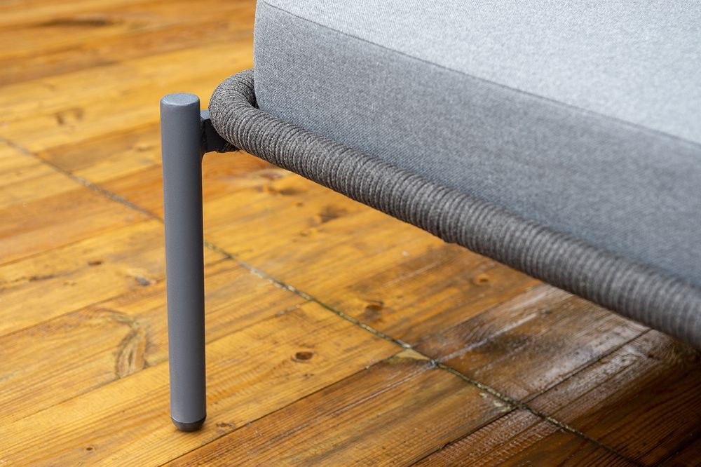 "Позитано" лежак плетеный из роупа, каркас алюминий темно-серый (RAL7024) муар, роуп темно-серый круглый, ткань темно-серая 027