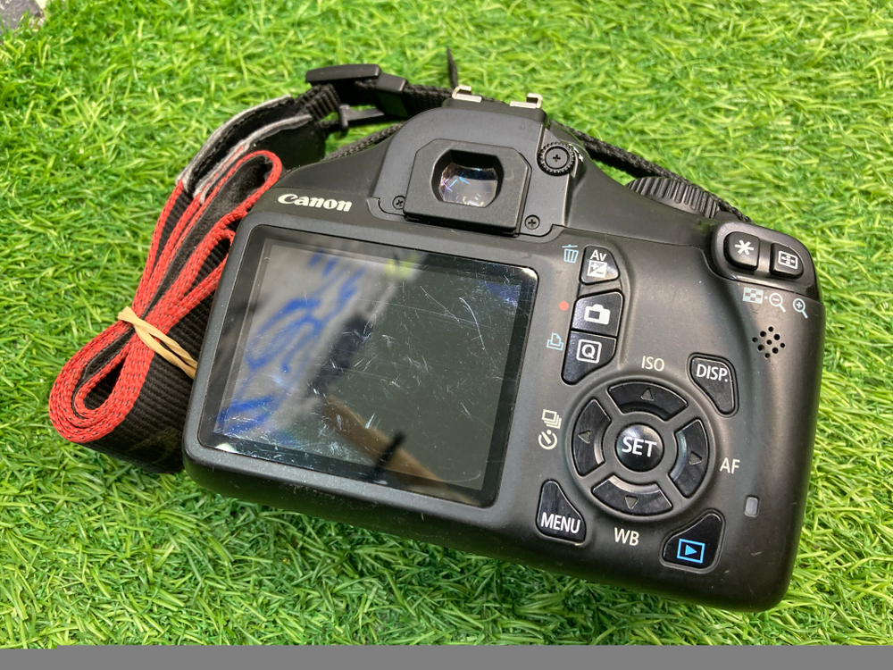 Canon 1100D Kit 18-55mm III 39.000 кадров