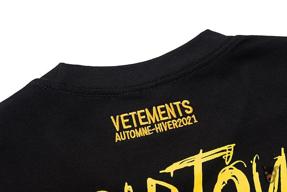 Футболка Vetements "World Tour"