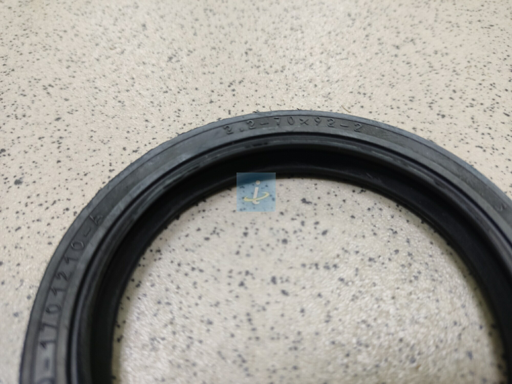 Манжета вторичного вала КПП задний 2,2-70х92х10 210-1701210