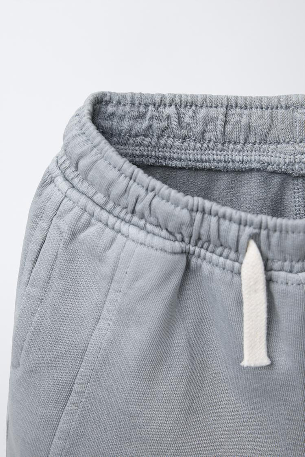 ZARA ШОРТЫ GARMENT DYE С ВЫШИТЫМ ЛОГОТИПОМ, ЛИНЯЛЫЙ СИНИЙ