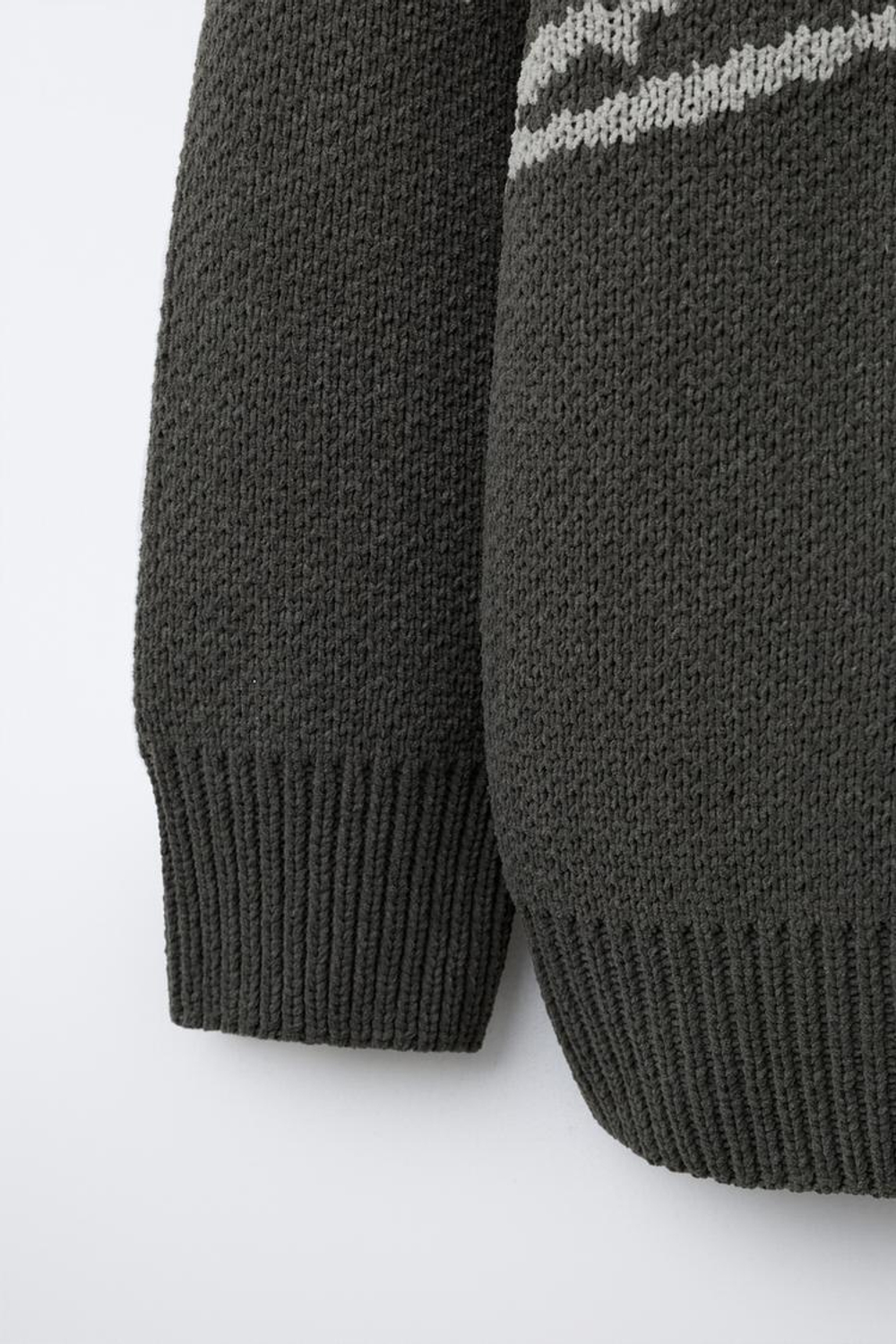 ZARA СВИТЕР ИЗ ШЕНИЛЛА С ГРАФФИТИ, ОТТЕНКИ СЕРОГО