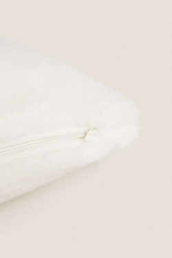 ZARA HOME ЧЕХОЛ НА ПОДУШКУ ИЗ ИСКУССТВЕННОГО МЕХА, БЕЛЫЙ