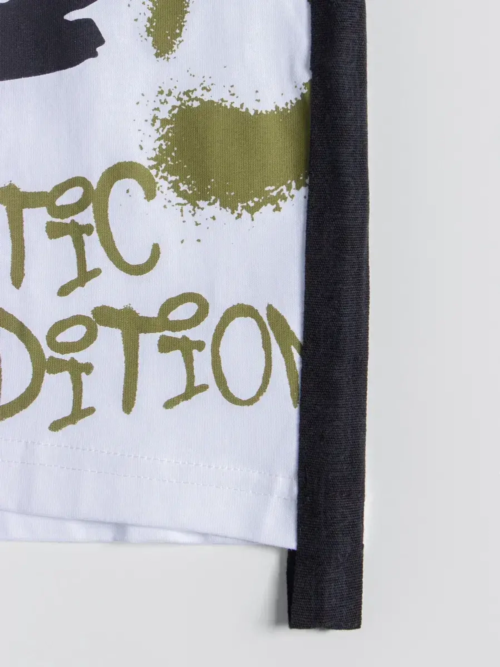 Спортивный костюм для мальчика с шортами в школу