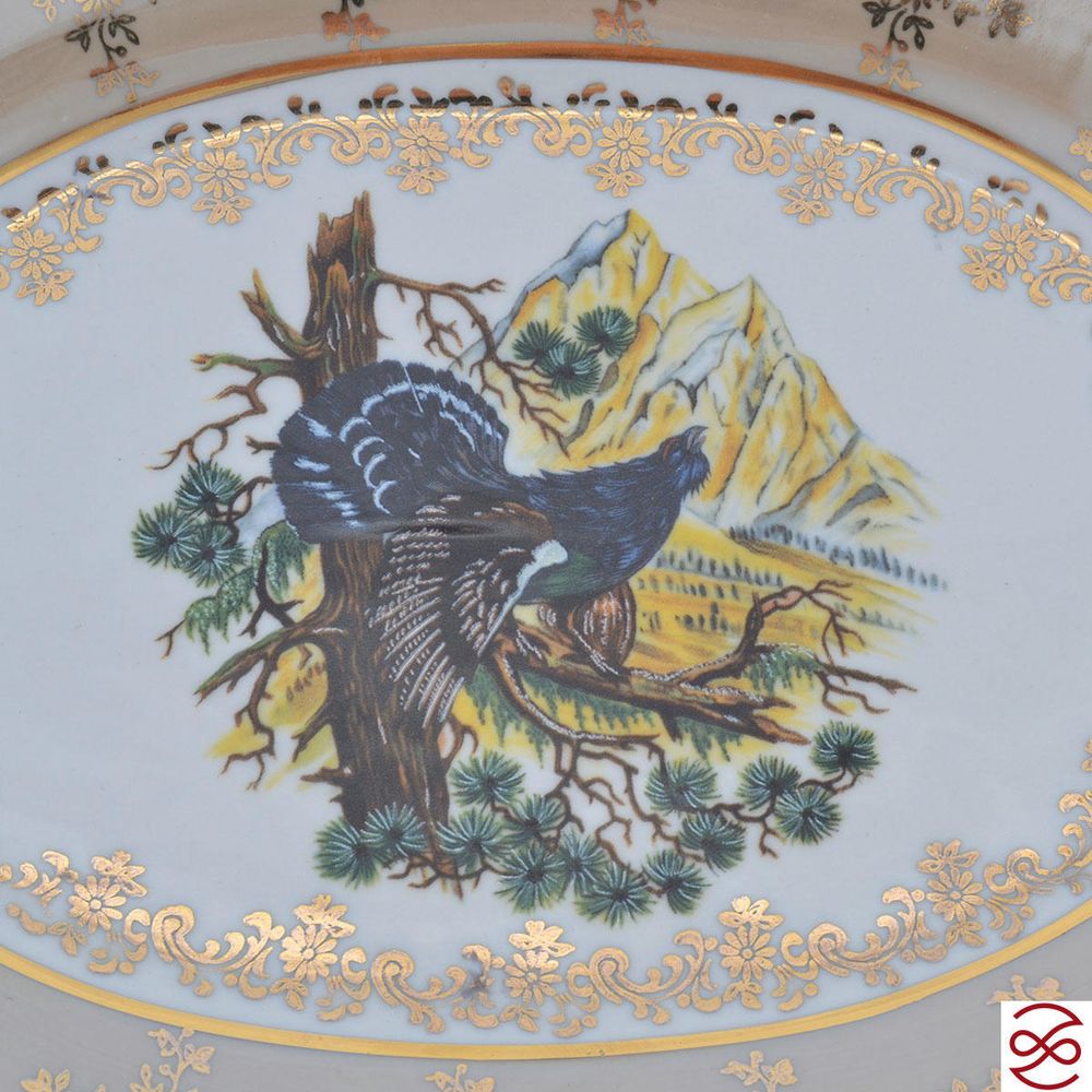 Блюдо овальное на ноге Queen's Crown Aristokrat Охота бежевая 28 см