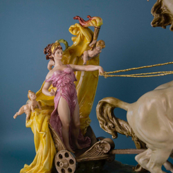Винтаж: Фарфоровая мануфактура Capodimonte «Афродита в колеснице»