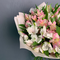 Букет 15 альстромерий микс