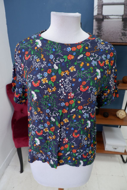 Блузка H&M с цветами 44 размер