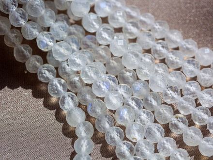 Лунный камень 4мм, нить