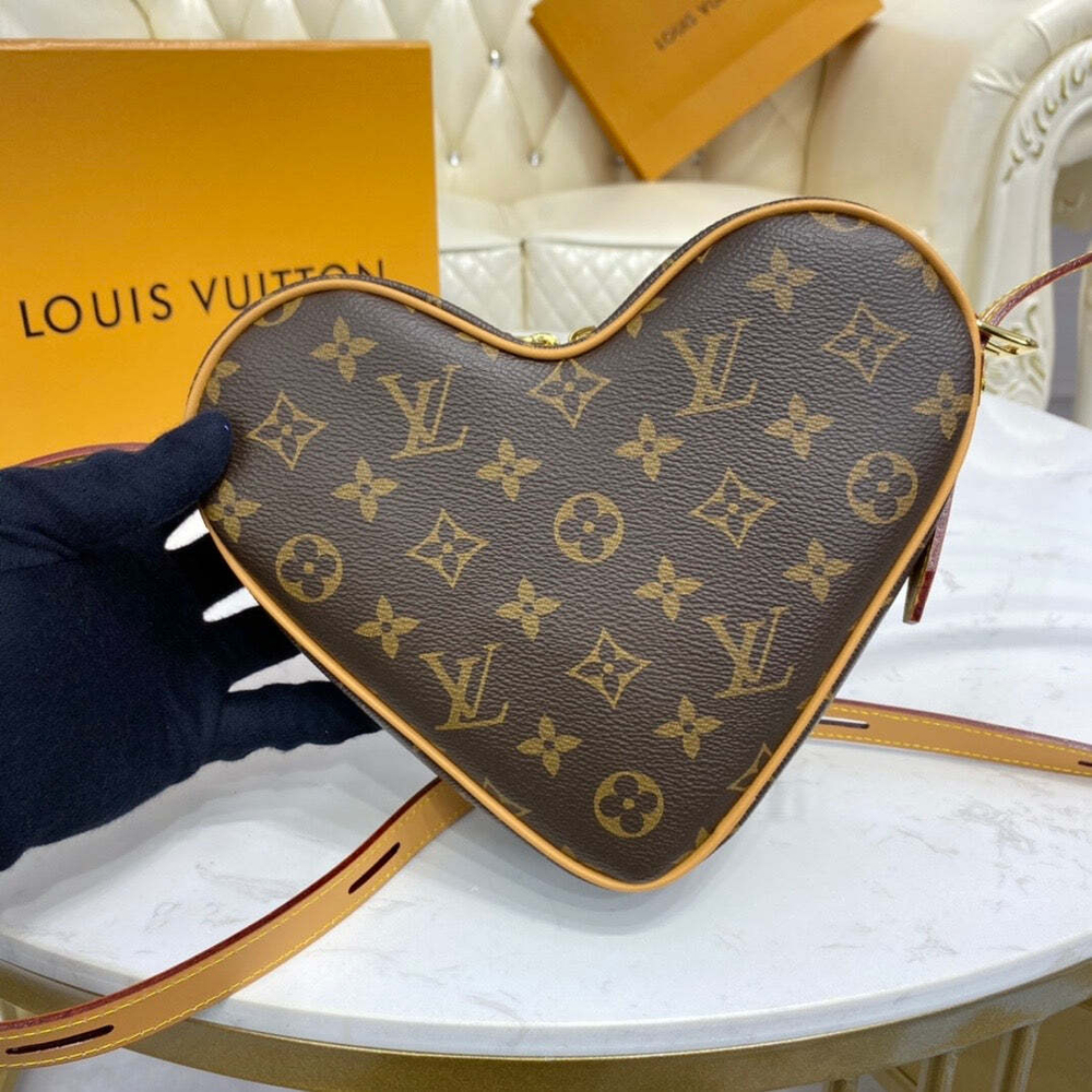 Louis Vuitton Game On Coeur