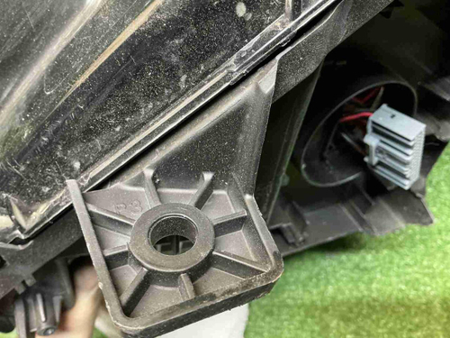 Фара правая Geely Tugella (2019-2024) LED