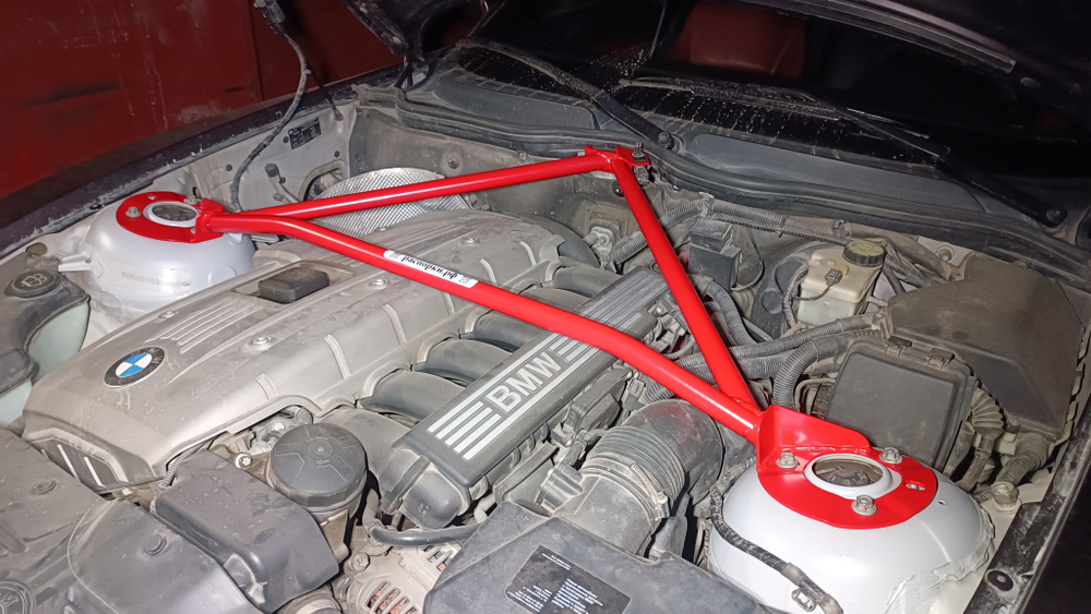 Распорка передних стоек треугольная (цельная) BMW Z4 E85, E86 рестайлинг с N52 (ПОД ЗАКАЗ)