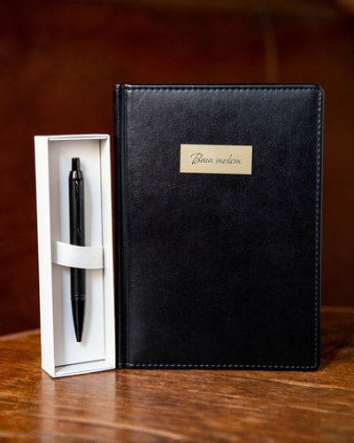 Набор с гравировкой: Ежедневник недатированный и шариковая ручка Parker IM Achromatic Matte Black (ч