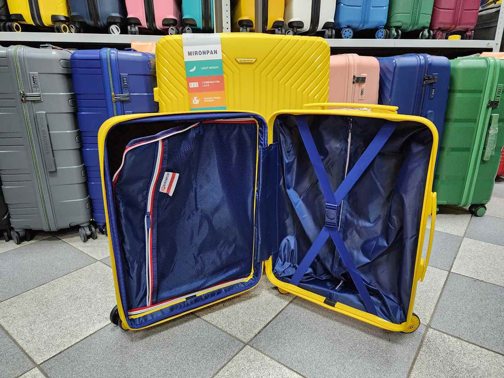 Чемодан Средний (М) полипропилен "Mironpan" съёмные колёса