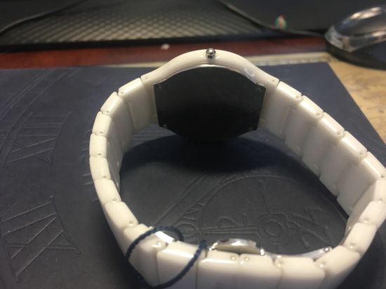 Женские французские наручные  часы  LeVier L 7507 M Wh вид сзади