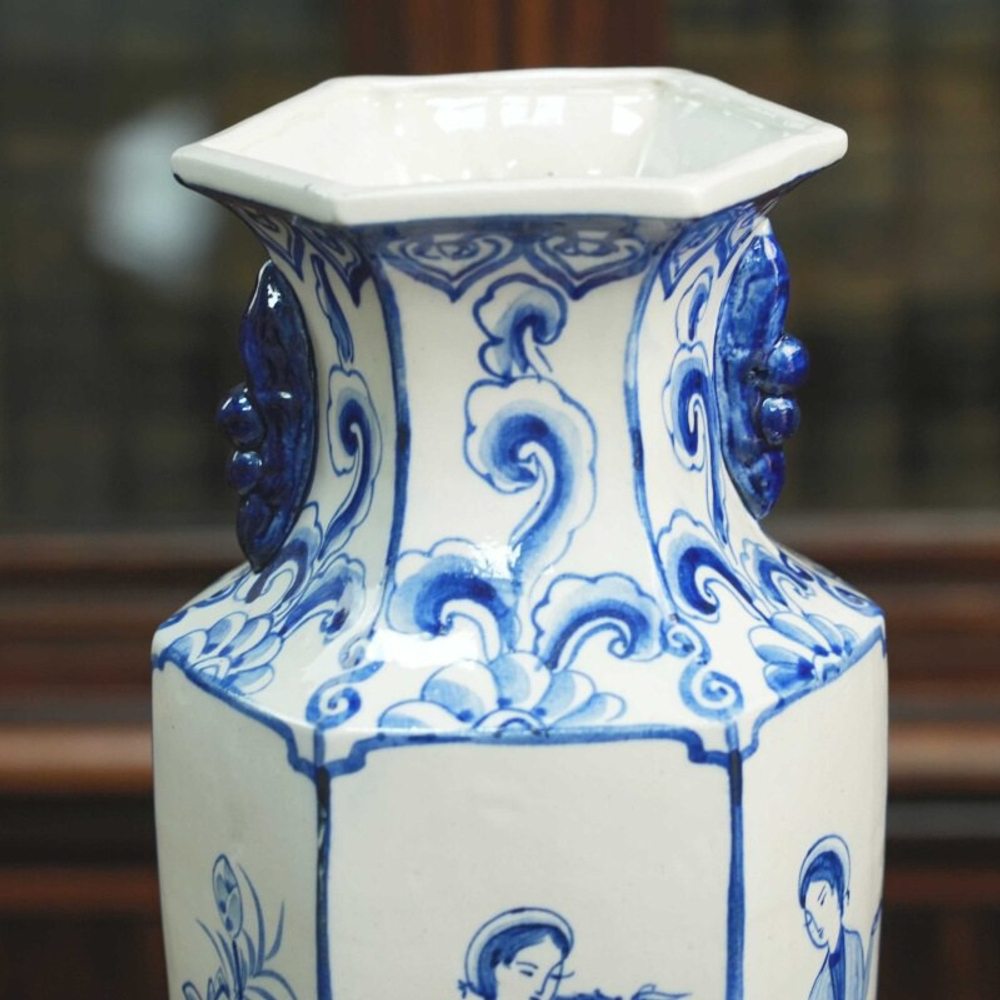 Китайская ваза с жанровыми сценами музыки и танца