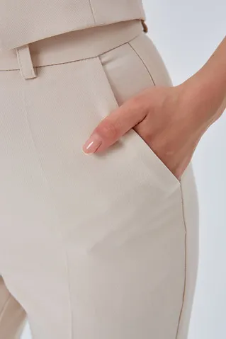 Брюки костюмные прямые бежевого цвета