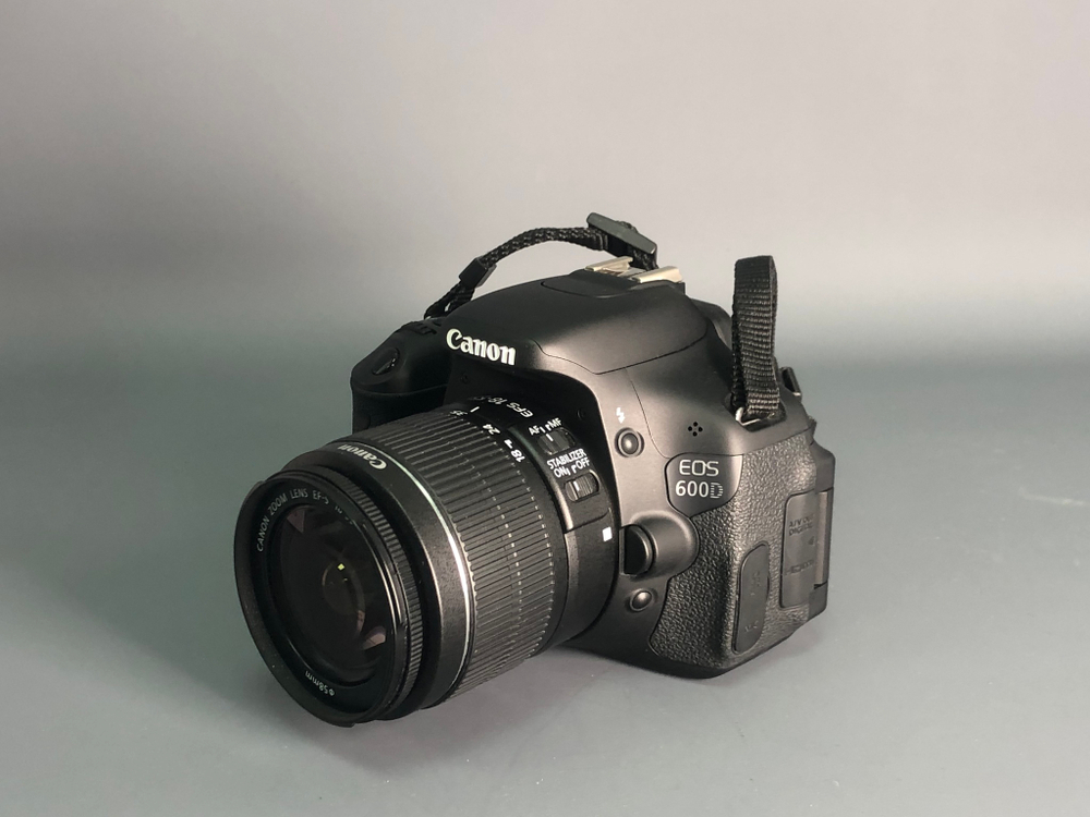 Canon 600D Kit 18-55mm IS II 1.000 кадров