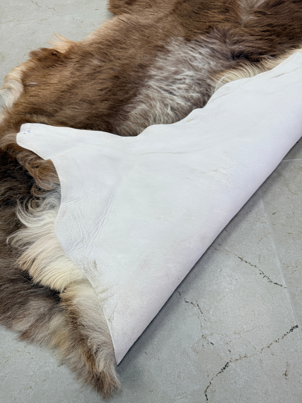 Шкура коврик меховой прикроватный овчина, 120х65 см.