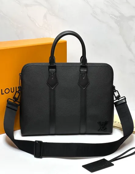 Портфель Louis Vuitton Takeoff из коллекции Aerogram, черная