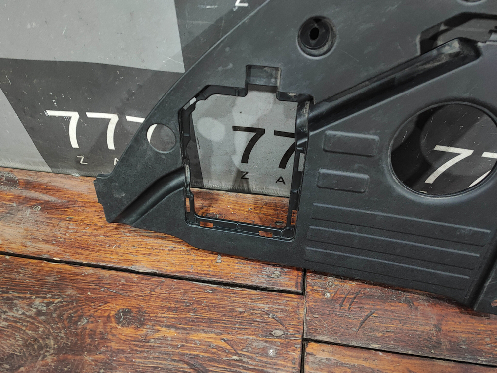 Накладка подкапотная Geely Coolray 19-нв Б/У Оригинал 5035051000