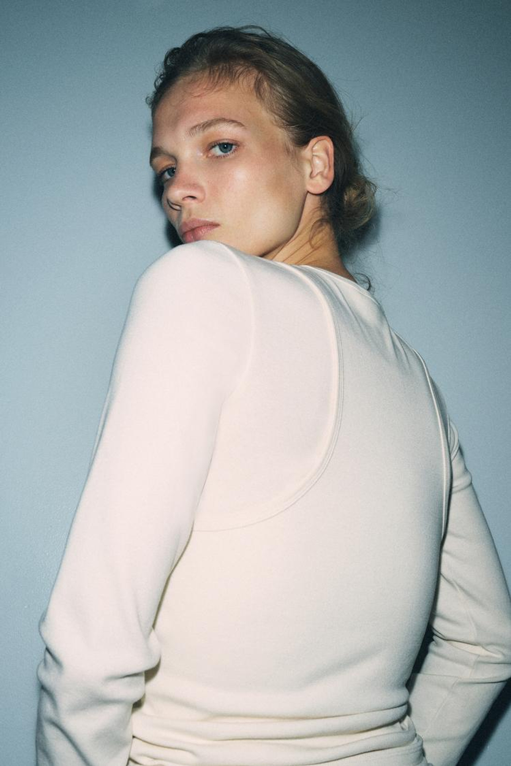 ZARA ФУТБОЛКА С ДВОЙНОЙ ВЫШИВКОЙ, ЭКРЮ