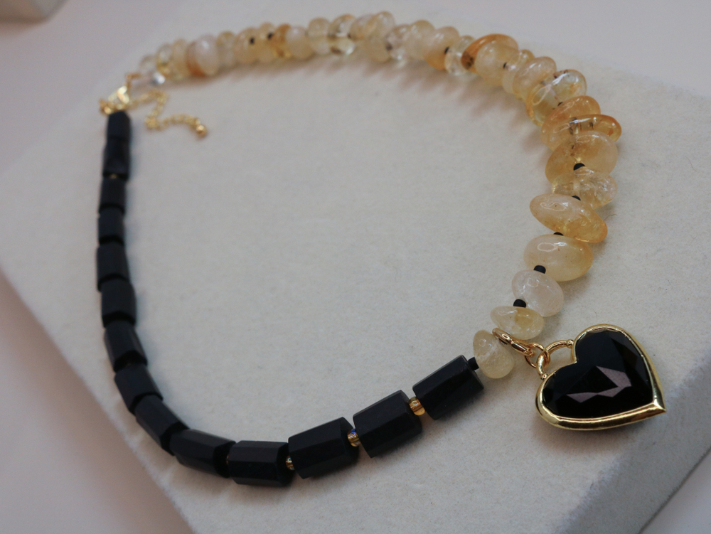 Колье "Сердце силы" с цитрином и шунгитом